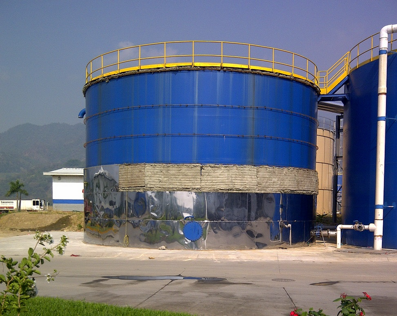 Aislamiento térmico detanque de agua caliente.